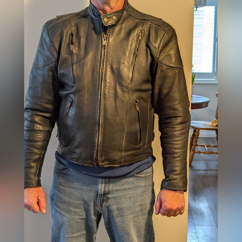 Men's Black Moto Bikers Leather Jacket Size Large. Unbranded.  Heavy Duty. GUC.